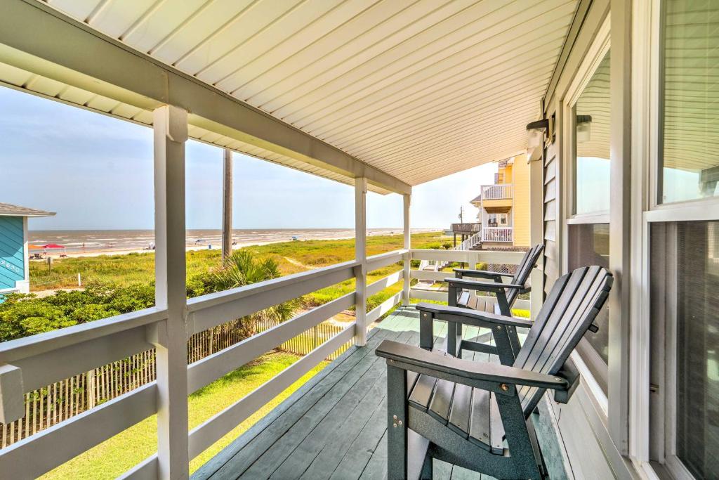 PetFriendly Galveston Bungalow, Steps to Beach!, Galveston (updated