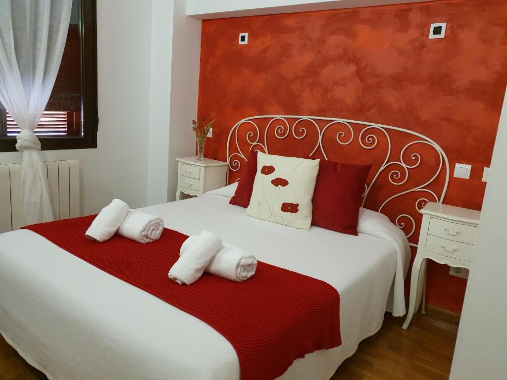 Un pat sau paturi într-o cameră la Hotel Villa De Lerma
