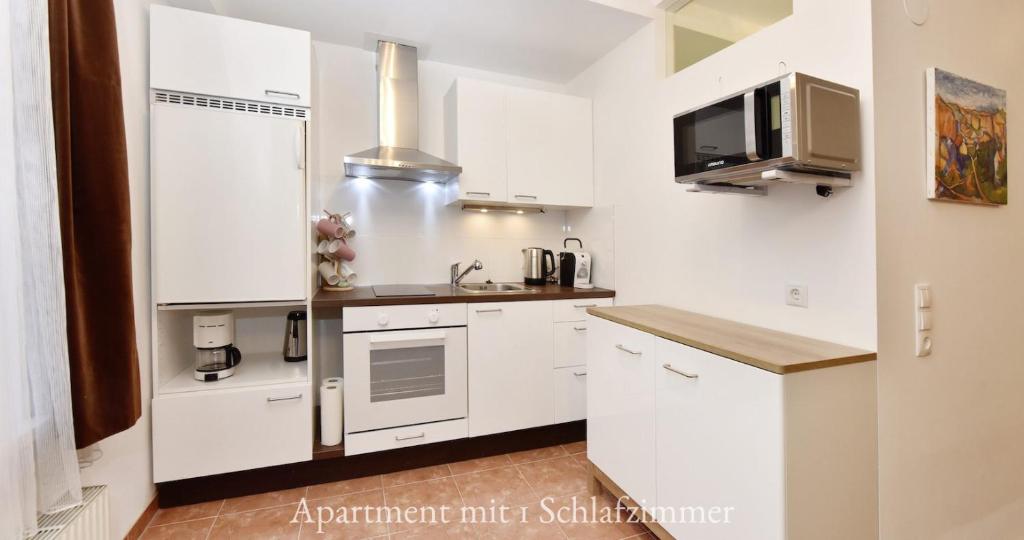 Kuchyň nebo kuchyňský kout v ubytování Astoria Apartments