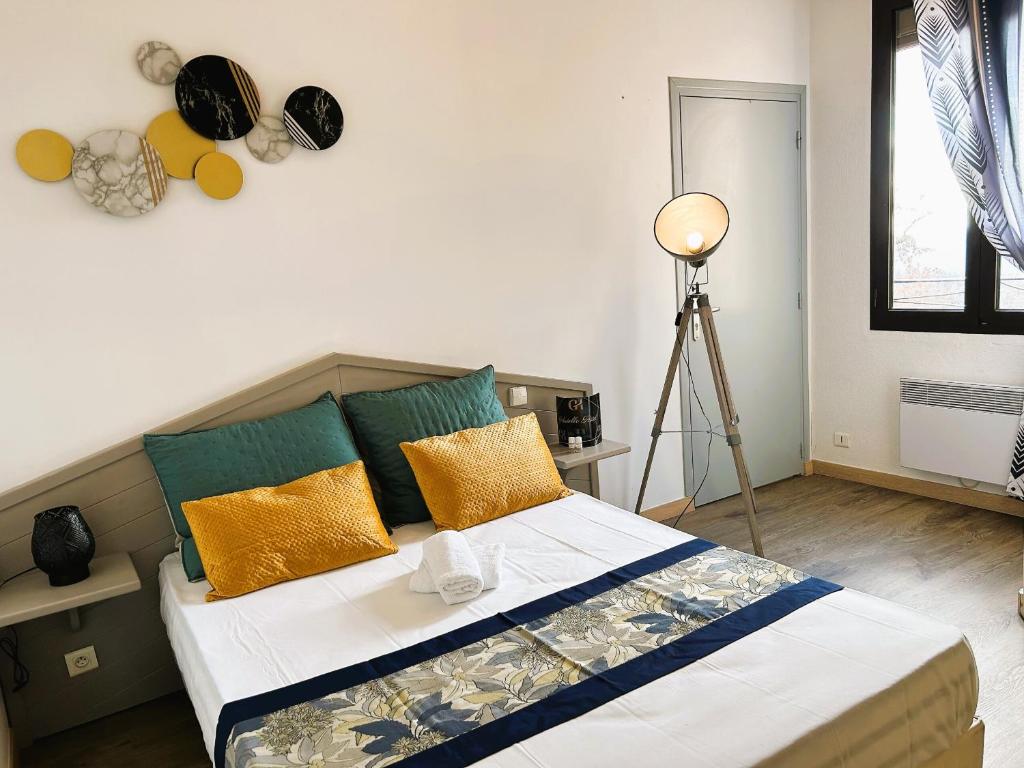 Postel nebo postele na pokoji v ubytování Gabrielle hôtel