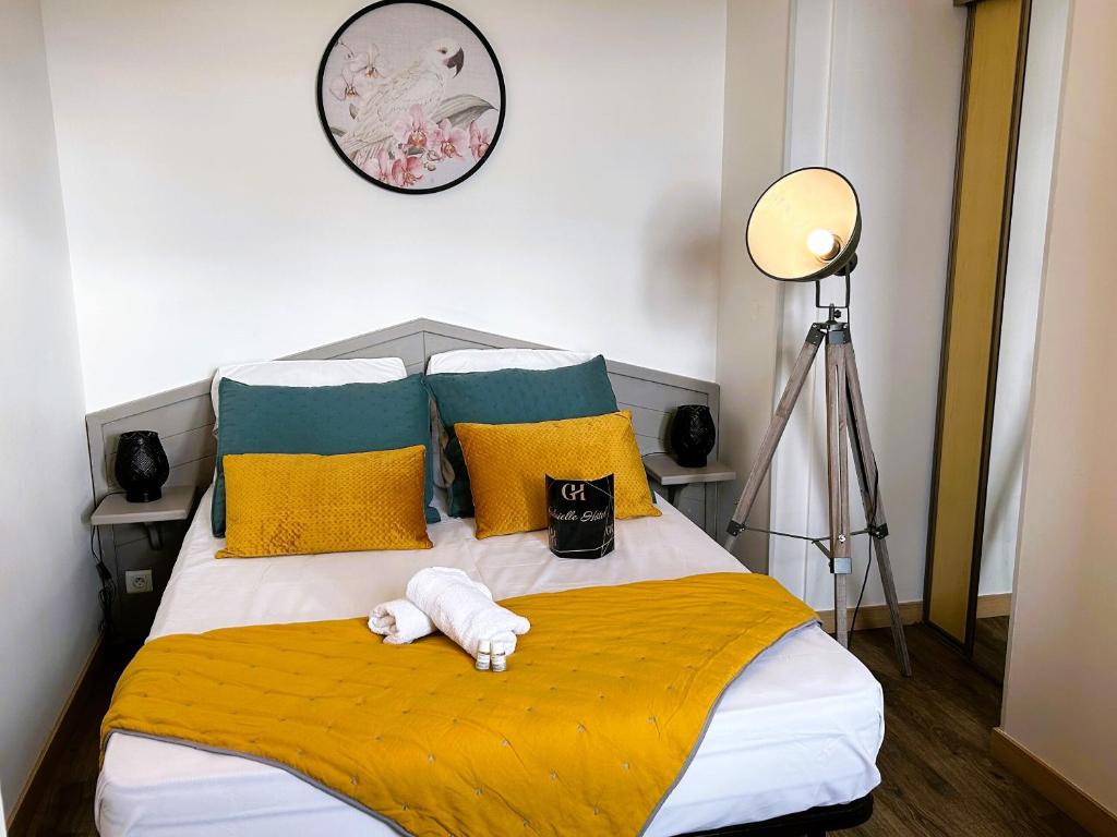 Postel nebo postele na pokoji v ubytování Gabrielle hôtel