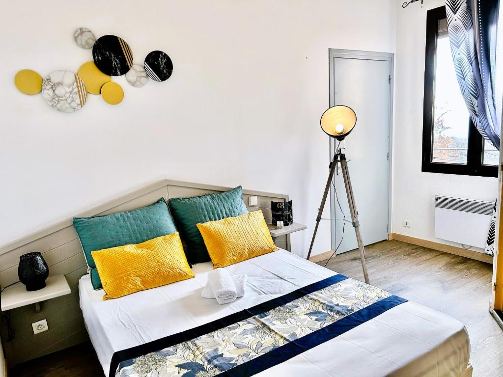 Postel nebo postele na pokoji v ubytování Gabrielle hôtel