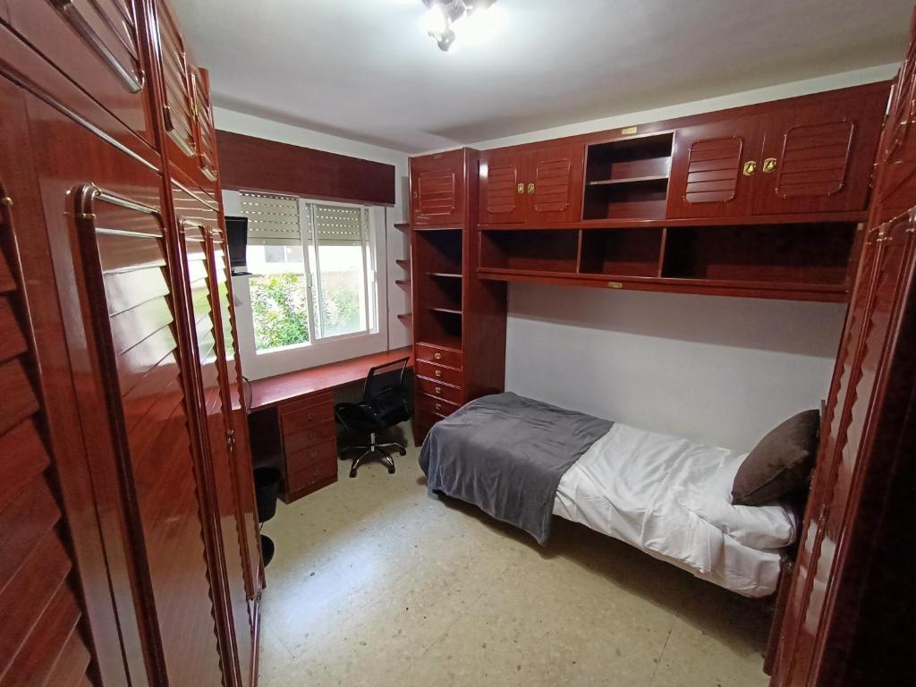Zdjęcie z galerii obiektu Apartamento cerca de La Caleta w Kadyksie
