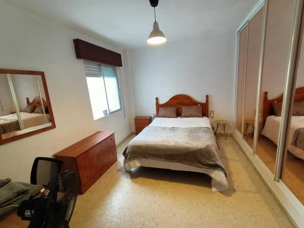 Zdjęcie z galerii obiektu Apartamento cerca de La Caleta w Kadyksie