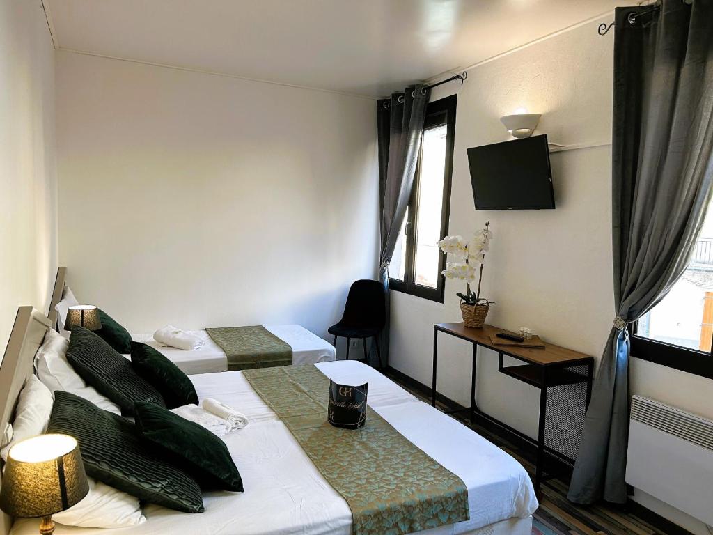 Postel nebo postele na pokoji v ubytování Gabrielle hôtel
