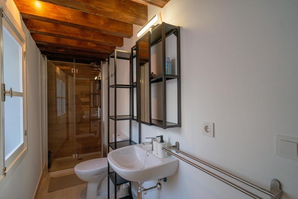 Koupelna v ubytování Apartamento Duplex casa Palacio rehabilitado centro El Puerto