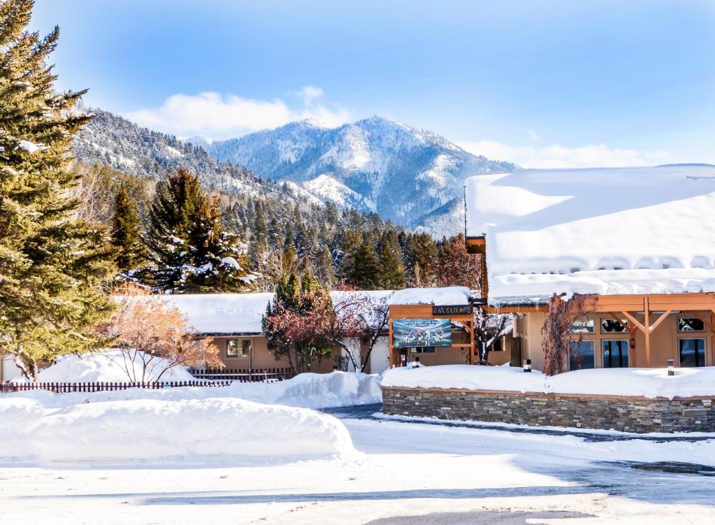 Flying Saddle Resort and Steak House, Alpine – Updated 2024 Prices