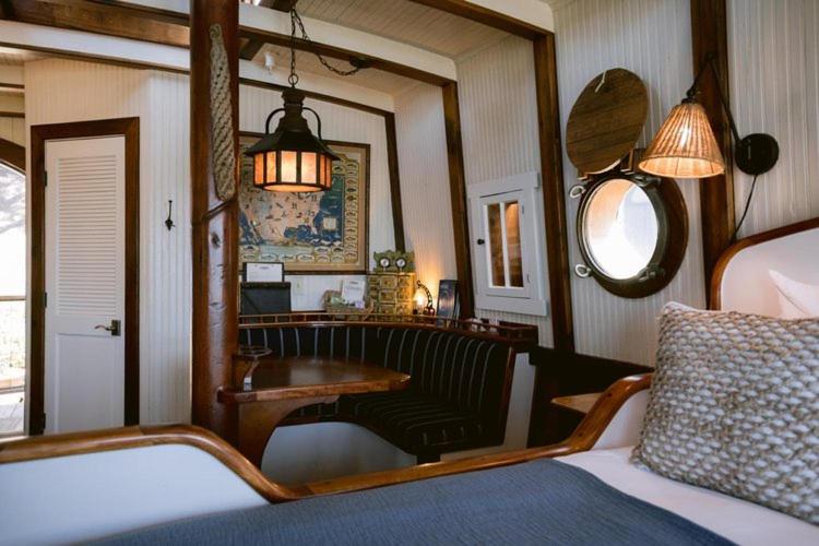 Nick's Cove - Bungalow - Frente De Agua