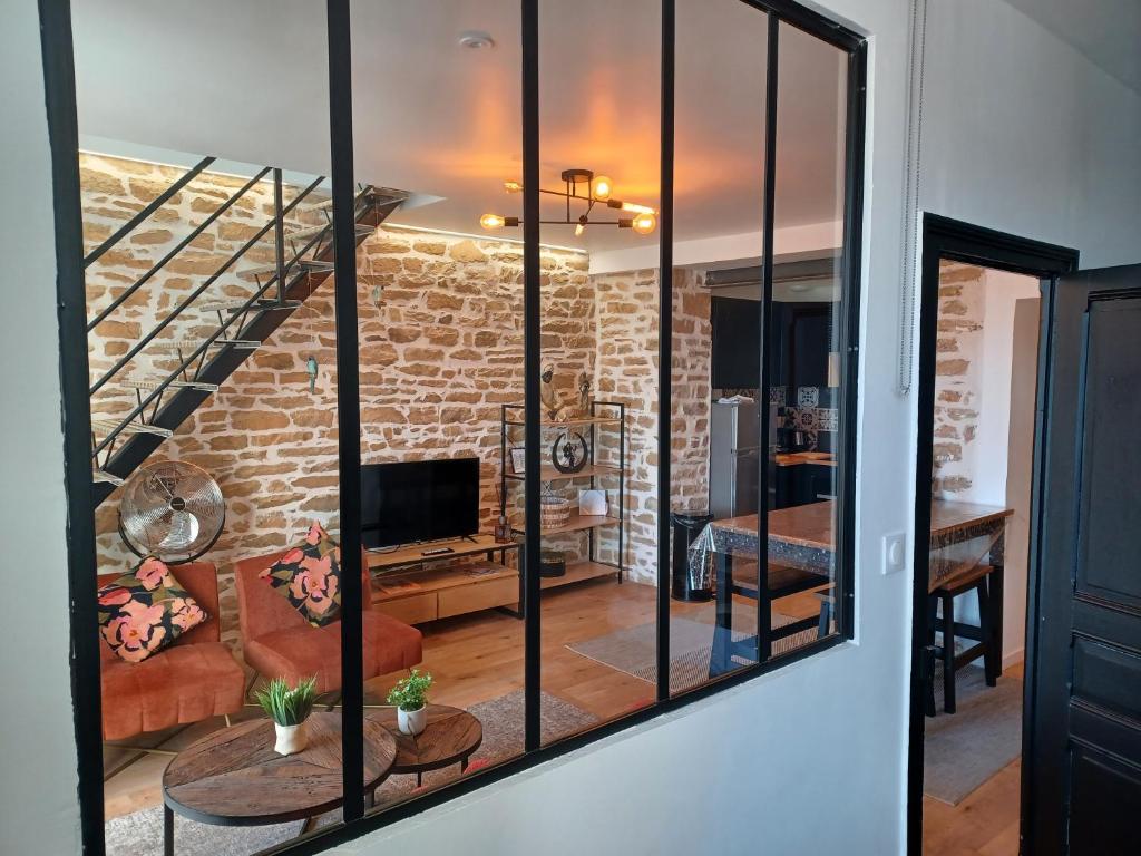 a mirror reflecting a living room with a brick wall at tourmaline in Concarneau