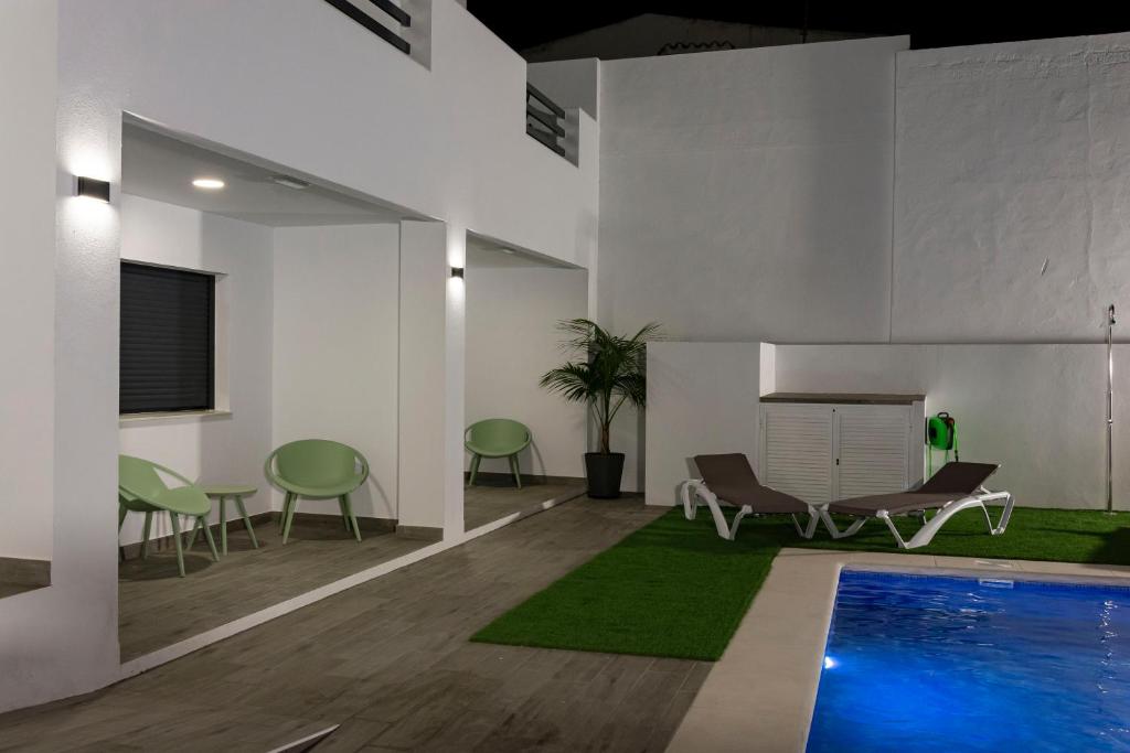 Bazén v ubytovaní Apartamentos El Mirador de la Janda alebo v jeho blízkosti