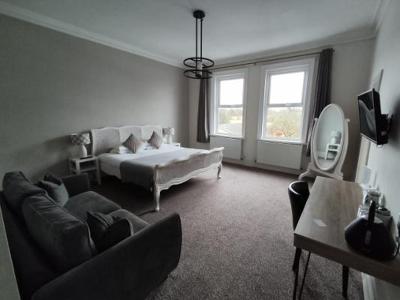 Woodcote Hotel - 