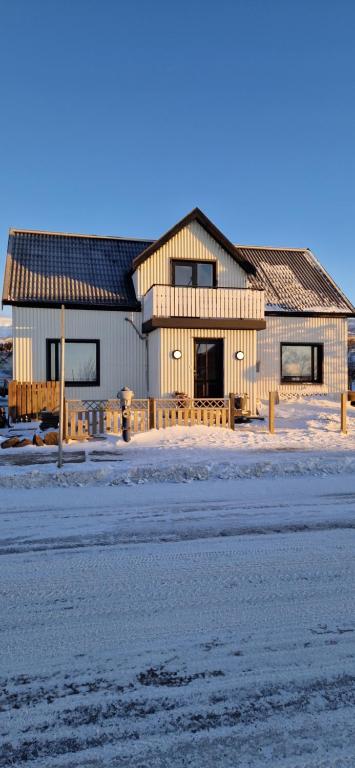 Cute House in a Cute Icelandic Village v zimě