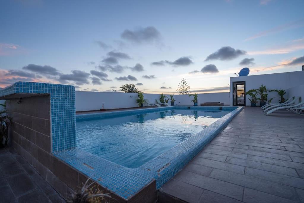 a swimming pool on the roof of a house at Chez Miguel appartement Casablanca avec piscine in Casablanca