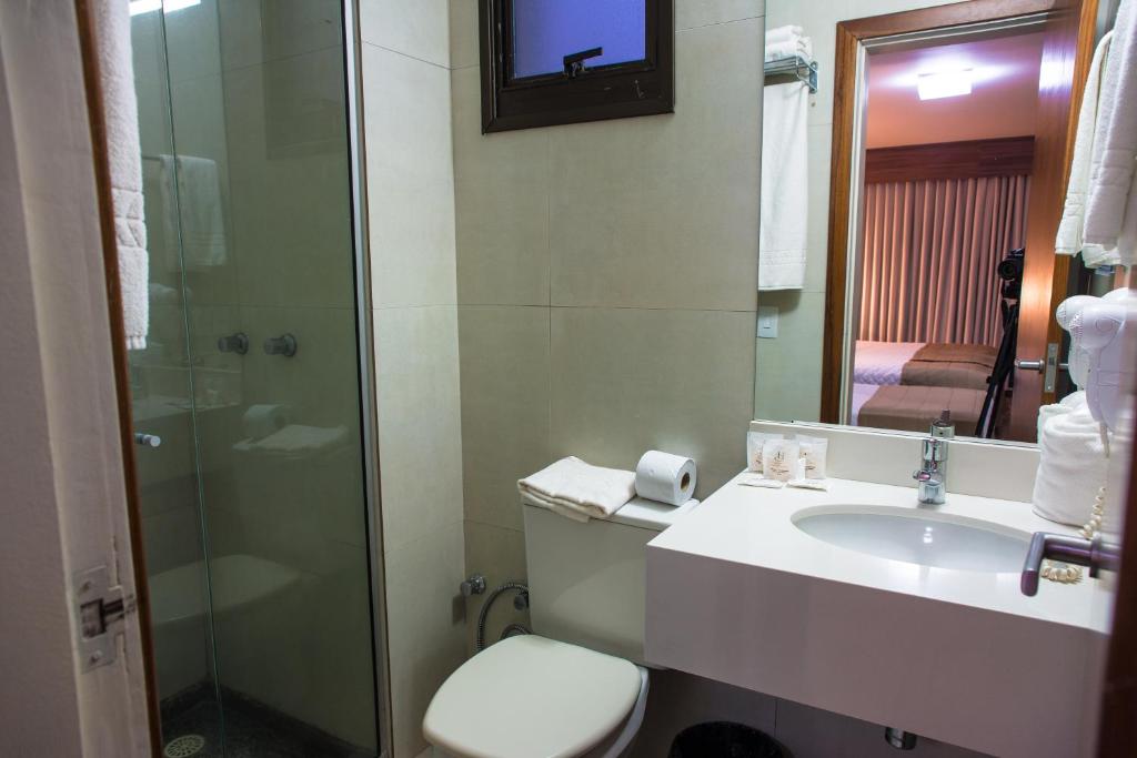 Koupelna v ubytování Hotel Continental Business - 200 metros do Complexo Hospitalar Santa Casa