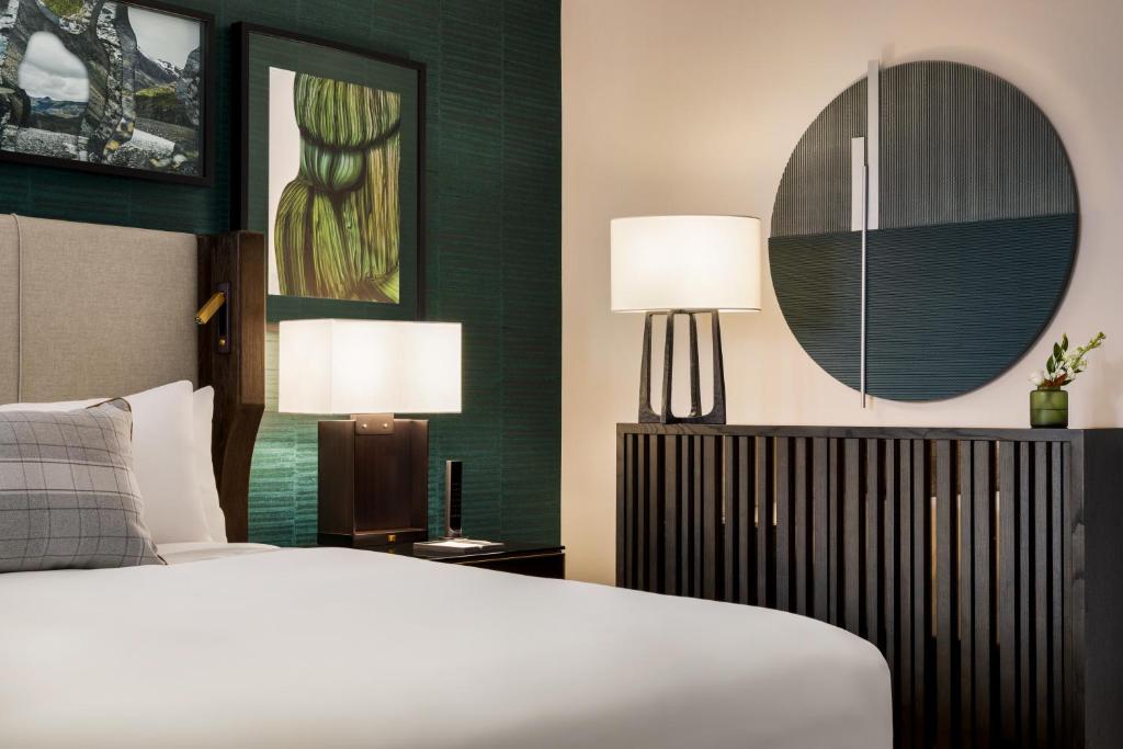 Fairmont Banff Springs - Deluxe View 1 King Room