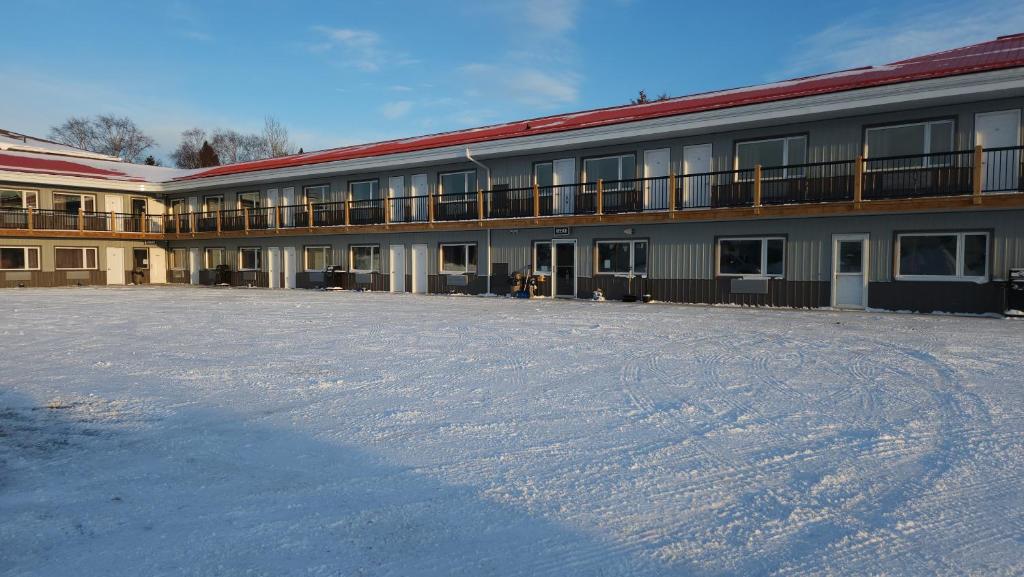 Outdoorsman Motel v zimě