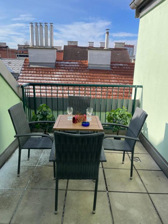 a table and chairs on a balcony with a view at Dachterrasse für 4 Personen in Vienna
