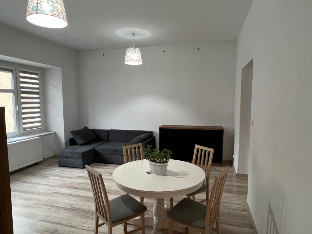 Fotografia z galérie ubytovania Apartament 3 pokojowy z parkingiem v destinácii Ząbkowice Śląskie