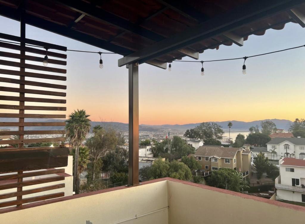 Modern&private, best sunset views 3 Storey house ॐ