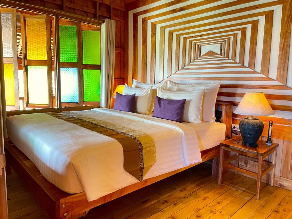 Postel nebo postele na pokoji v ubytování Phi Phi Phu Chalet Resort