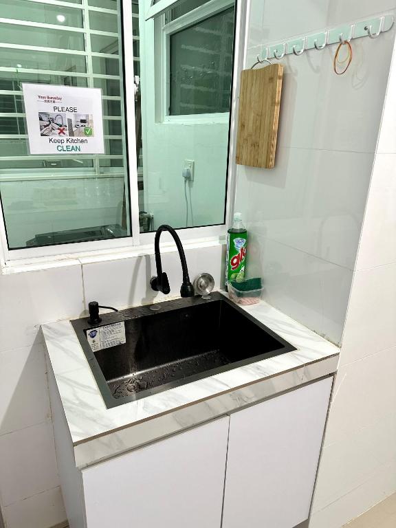 Kuchyň nebo kuchyňský kout v ubytování IJM Condo with Pool #Yoyo Homestay