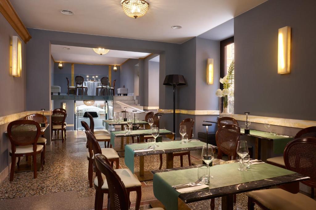 Restaurace v ubytování Golden Tulip Rome Piram