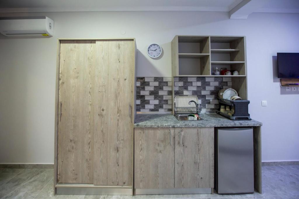 Dapur atau dapur kecil di Artemida Suites