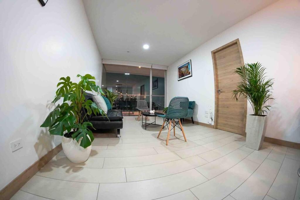 Suite lujosa Edificio One piso 21 Quito- Ecuador - Housity