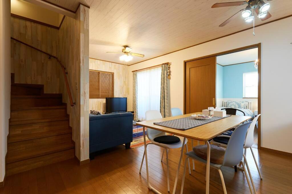 Uma área de estar em Seaside House Enoshima 江ノ島, Free Parking 漫居湘南海岸, 尋訪灌籃高手