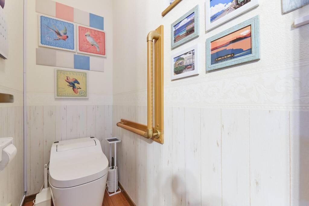 Uma casa de banho em Seaside House Enoshima 江ノ島, Free Parking 漫居湘南海岸, 尋訪灌籃高手