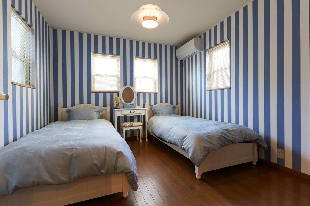 Uma cama ou camas num quarto em Seaside House Enoshima 江ノ島, Free Parking 漫居湘南海岸, 尋訪灌籃高手