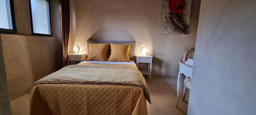 Domaine COLONNA SANTINI ,Chambre d hôtes Piscine, sauna, spa - Double Room With Private Bathroom