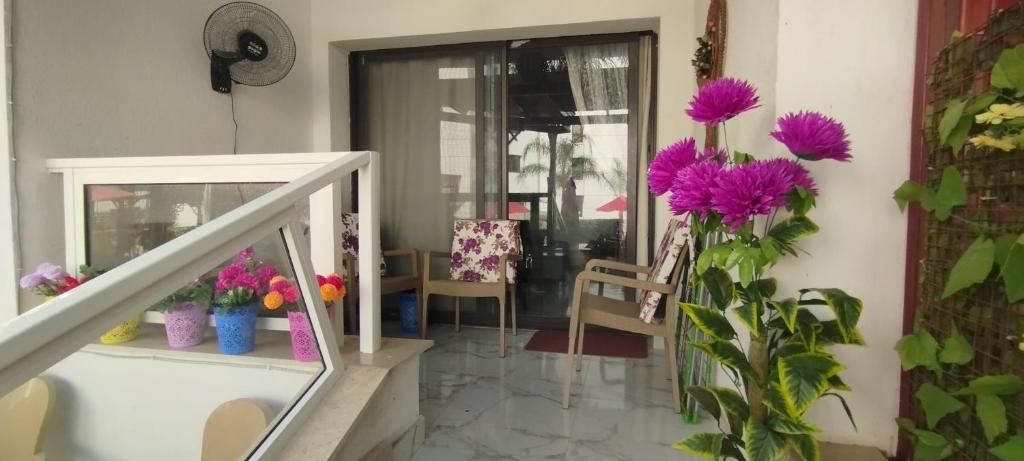 a staircase with purple flowers in a room at شاليهات فندقيه منتجع Porto said in Port Said