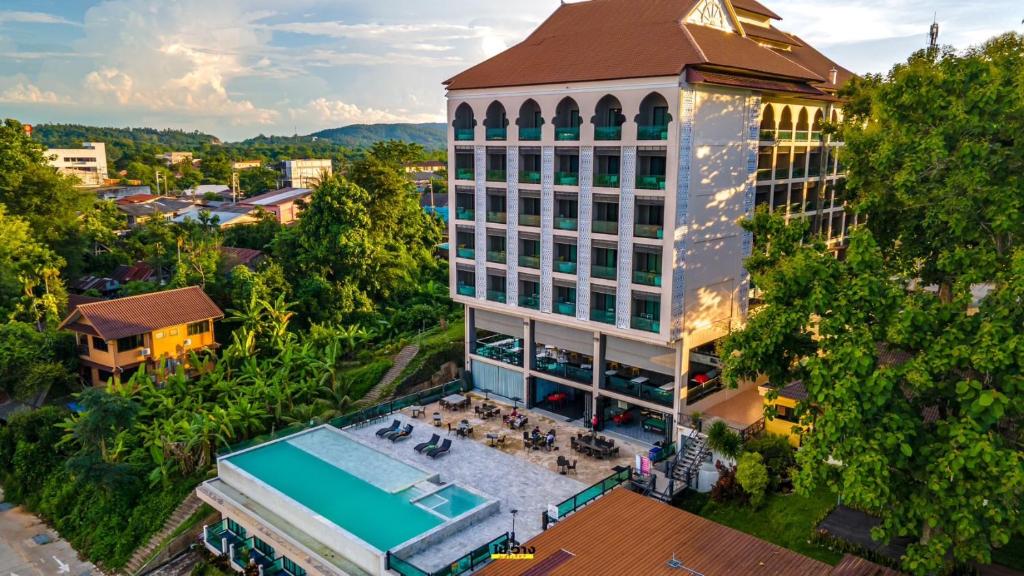 an overhead view of a building with a pool at Chiangkhong Teak Garden Riverfront Onsen Hotel- SHA Extra Plus in Chiang Khong