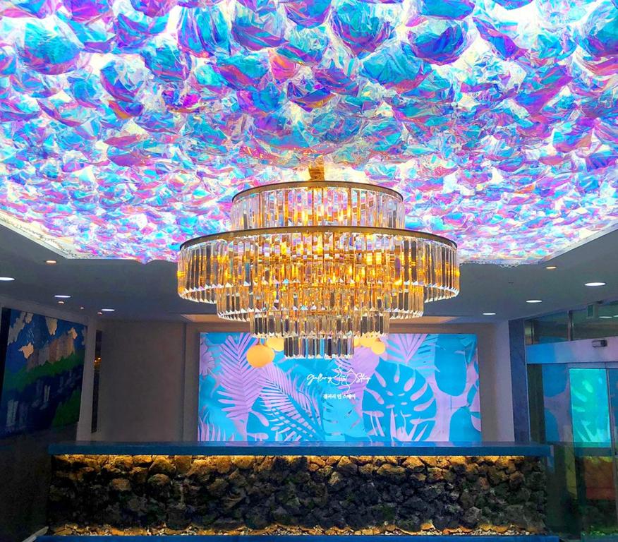 a large chandelier hanging from the ceiling in a casino at Sokcho Gallery In Stay in Sokcho