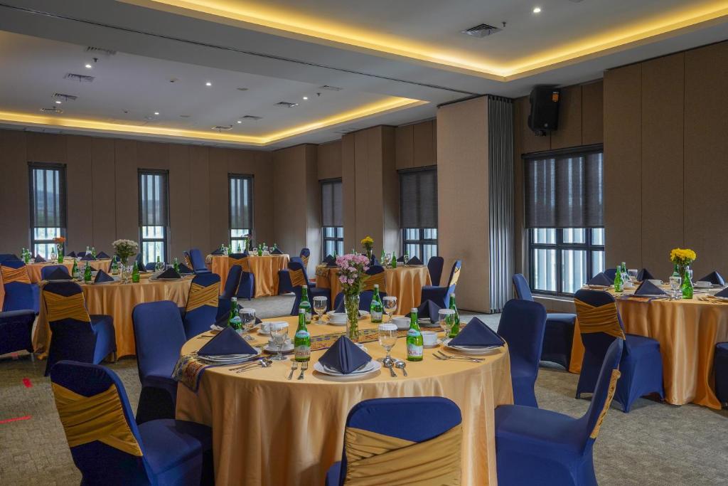 Restaurace v ubytování BATIQA Hotel Lampung