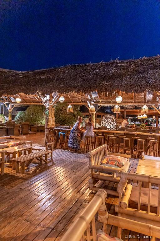 Restaurace v ubytování Porto Koundouros Beach and Villas