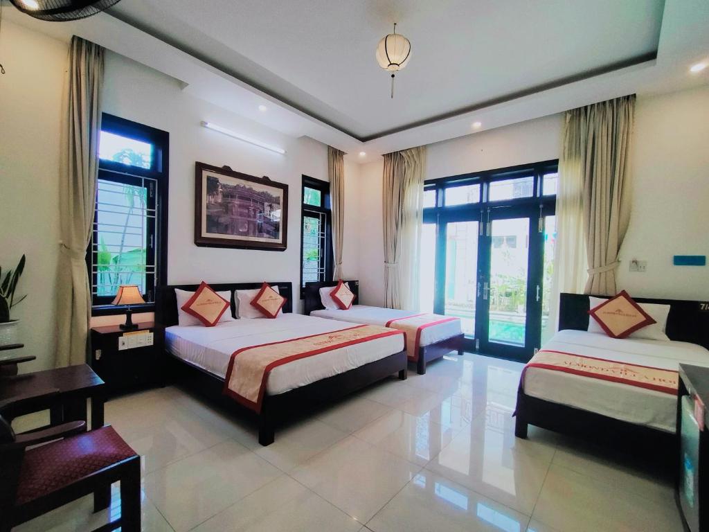 Postel nebo postele na pokoji v ubytování Almond Villa Hoi An
