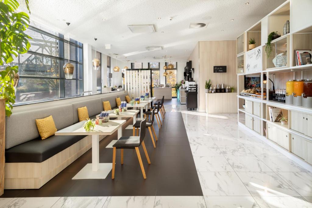 Posezení v ubytování INNSiDE by Meliá Hamburg Hafen