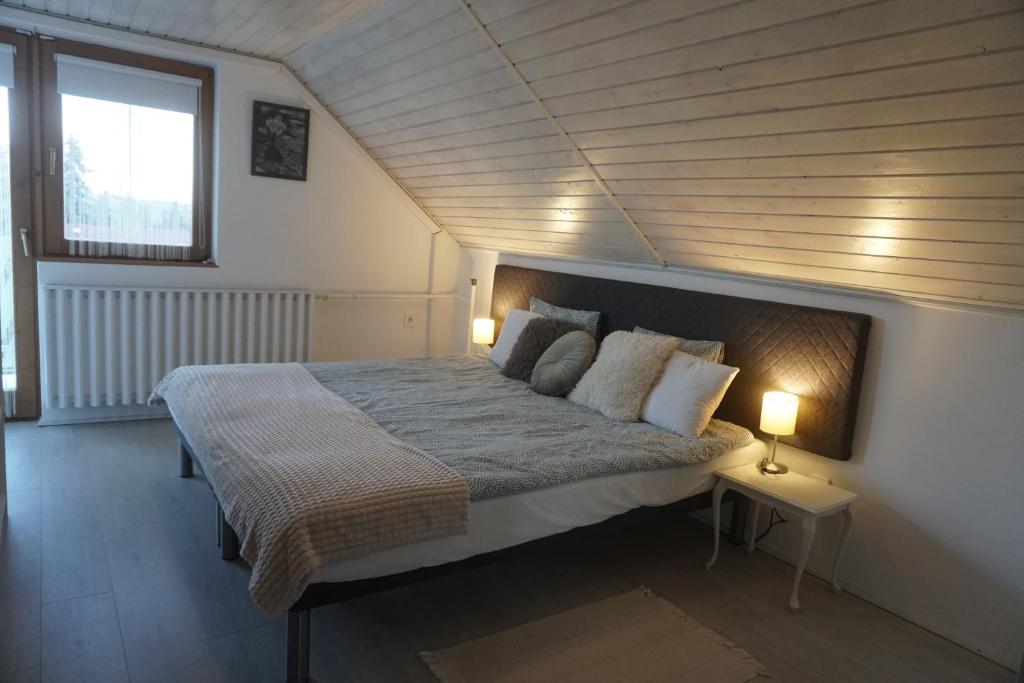 Postel nebo postele na pokoji v ubytování Villa Grande Hévíz