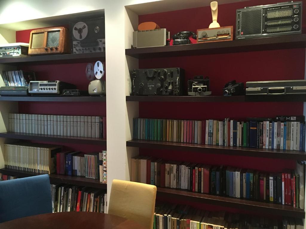 The library in Az apartmant