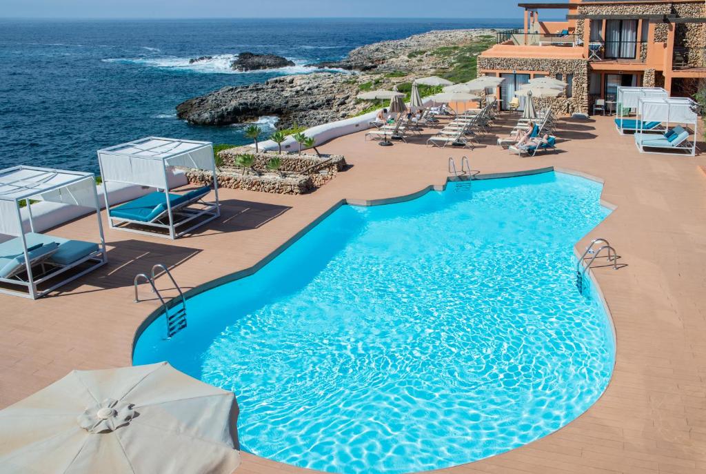 Bazén v ubytovaní Hotel Menorca Binibeca - Adults Recommended - by Pierre & Vacances Premium alebo v jeho blízkosti