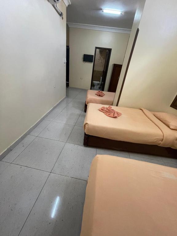Postel nebo postele na pokoji v ubytování Makkah Hotel