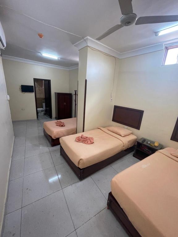 Postel nebo postele na pokoji v ubytování Makkah Hotel