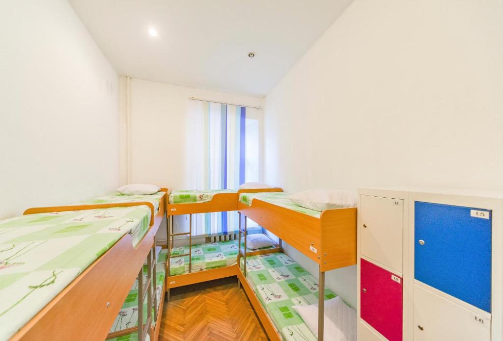 Postel nebo postele na pokoji v ubytování Muzey Hostel