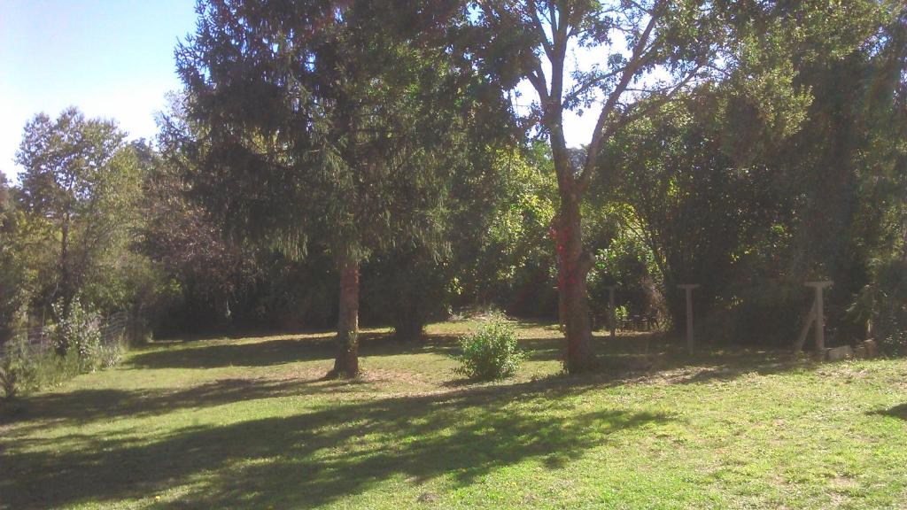 le logis gourmand à payroux 5 chambres à 59 euros chacune avec piscine 10x5 et pdj compris fermé sur ce site merci de me contacter directement pour réservation au 06 87 cinquante huit quatre vingt quinze zéro un - Habitación Doble Con Baño Privado