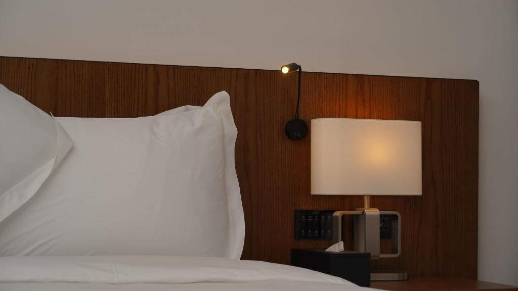 Voodi või voodid majutusasutuse Jasmine Garden Hotel toas