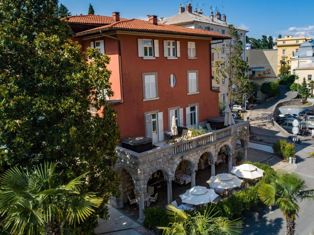 Budova, kde se hotel nachází