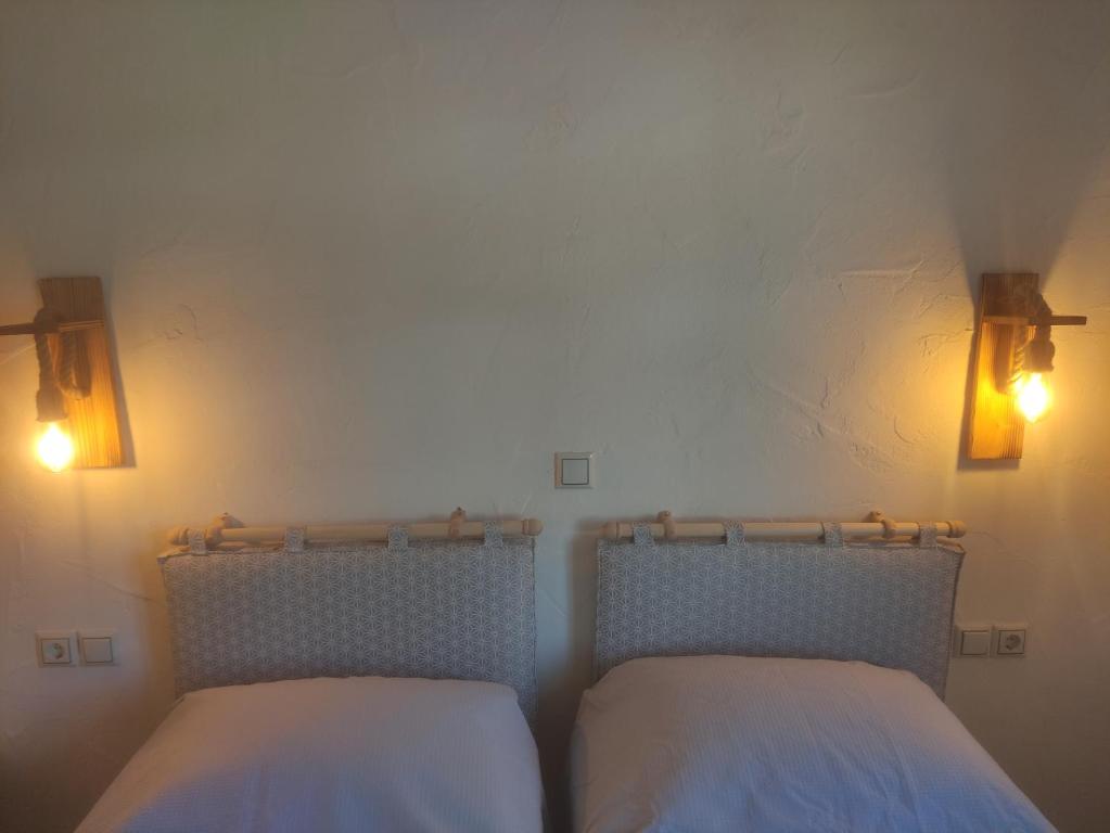 Postel nebo postele na pokoji v ubytování Mosaic Suites