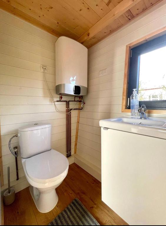 Koupelna v ubytování Tiny house with garden and jacuzzi near Amsterdam